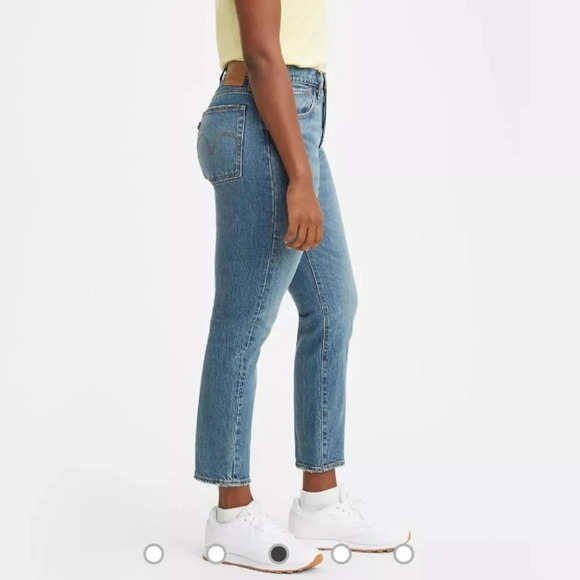 Levi's Premium Wedgie Jeans in These Dreams Medium Wash High Rise Ankle 26 (2) - Picture 8 of 16